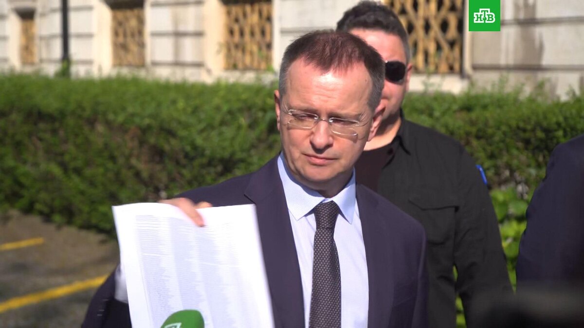    Мединский показал переданный Украиной список из 339 фамилий детей