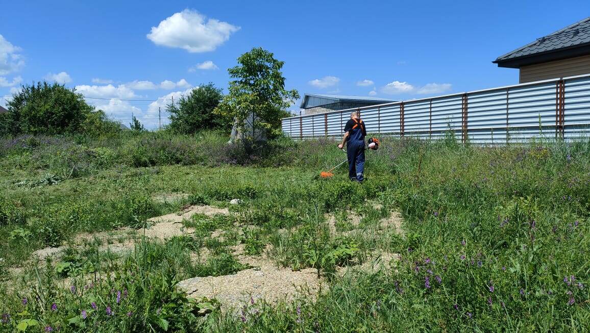 Сын работает