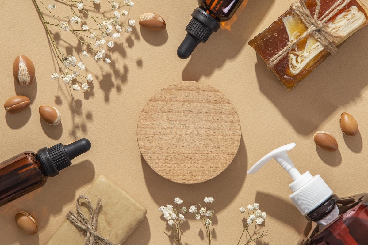 Источник изображения: freepik.com/free-photo/flat-lay-arrangement-argan-oil-care-product_13863098.htm
