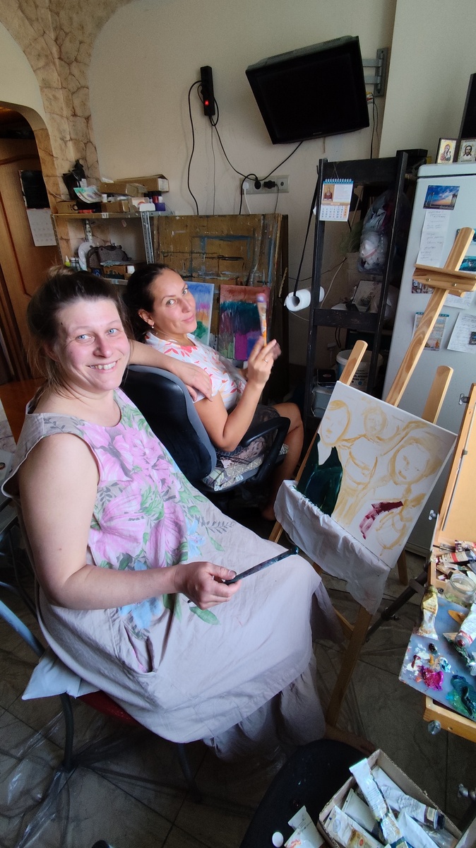 Счастливы от рисования вместе!