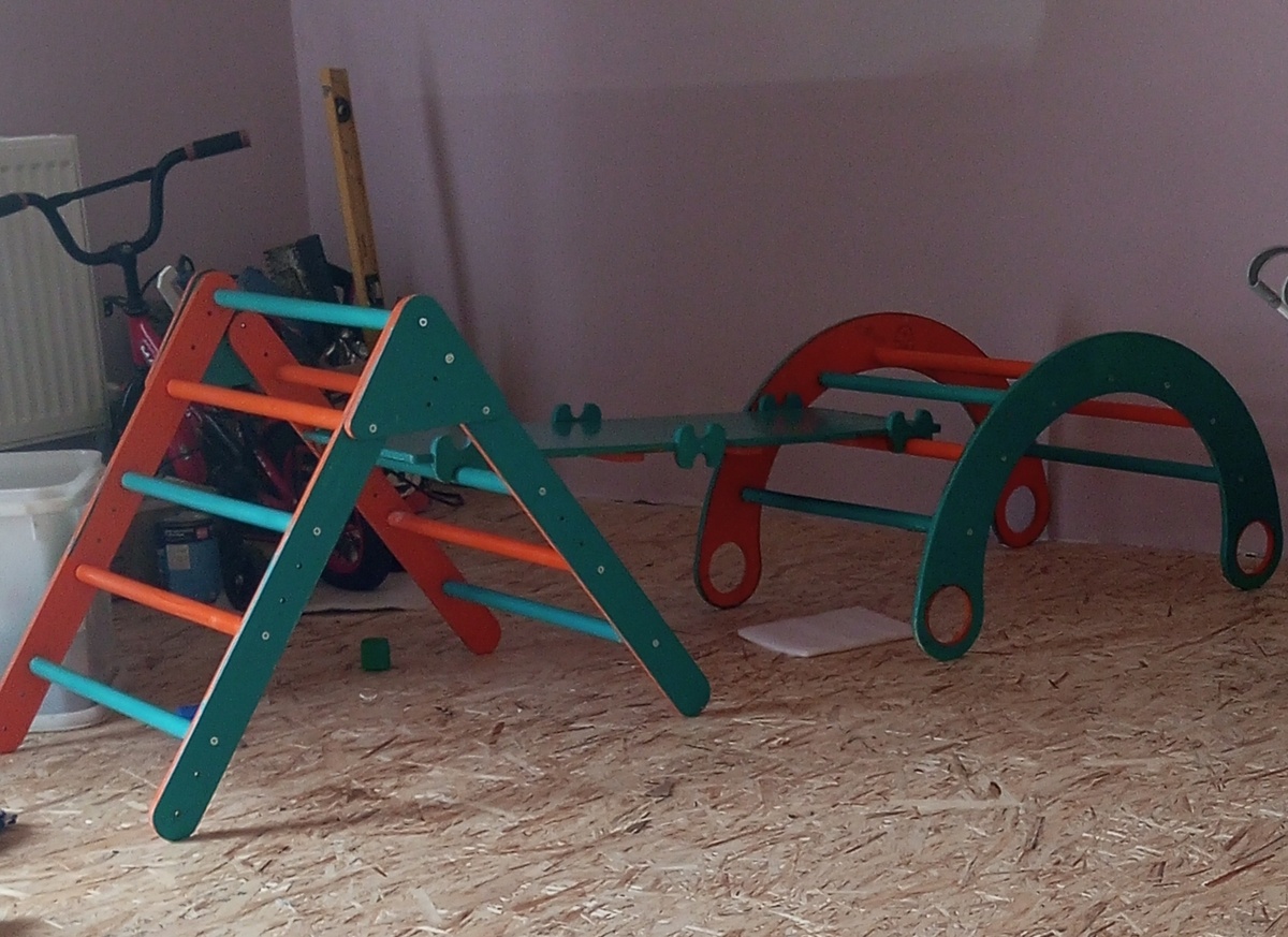 Вот наш яркий спортивный уголок