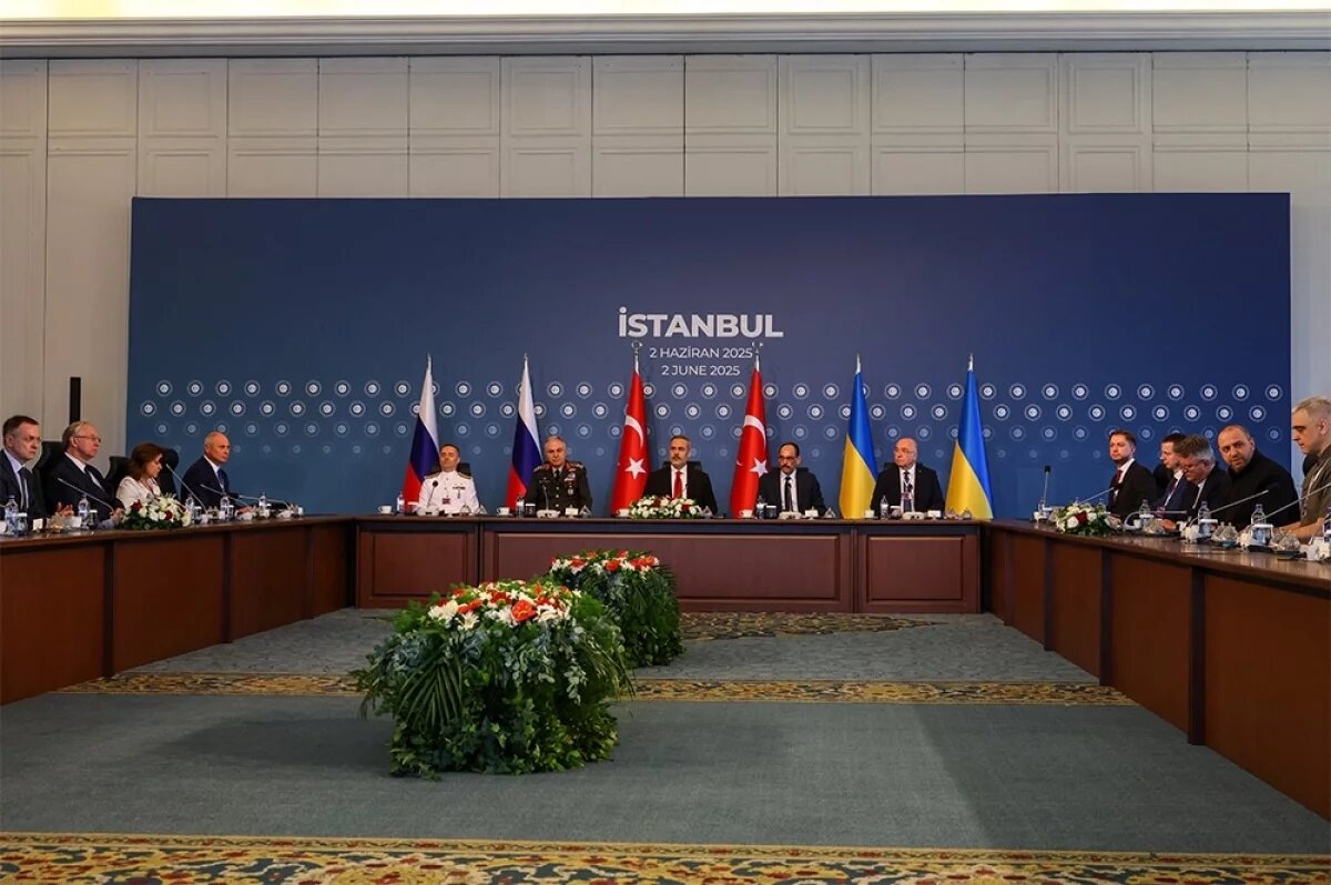    За переговорами РФ и Украины в Стамбуле наблюдал 381 журналист