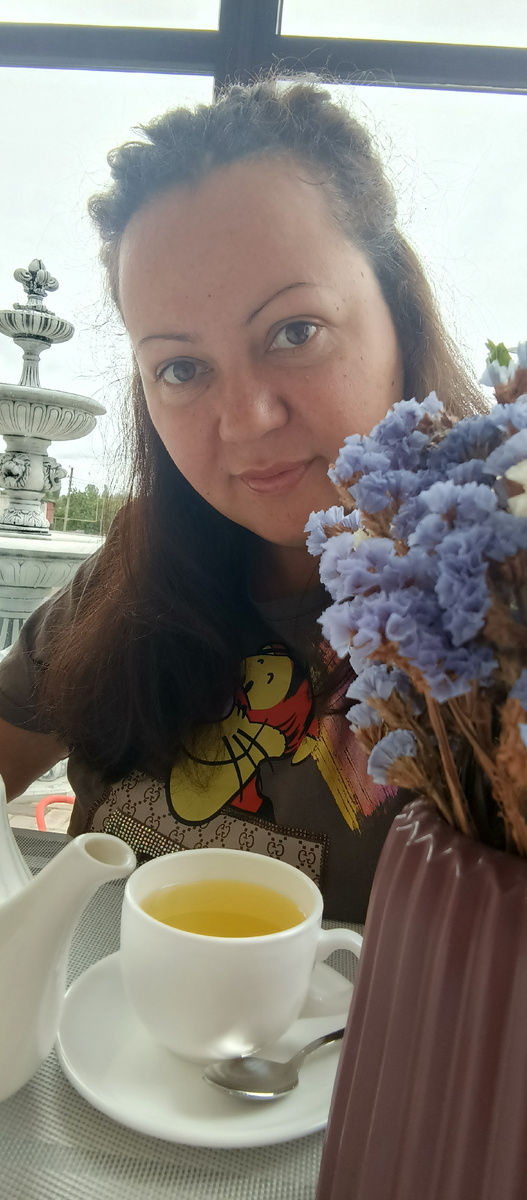 В поселке Новый мир остановились поесть чебуреков и попить чай