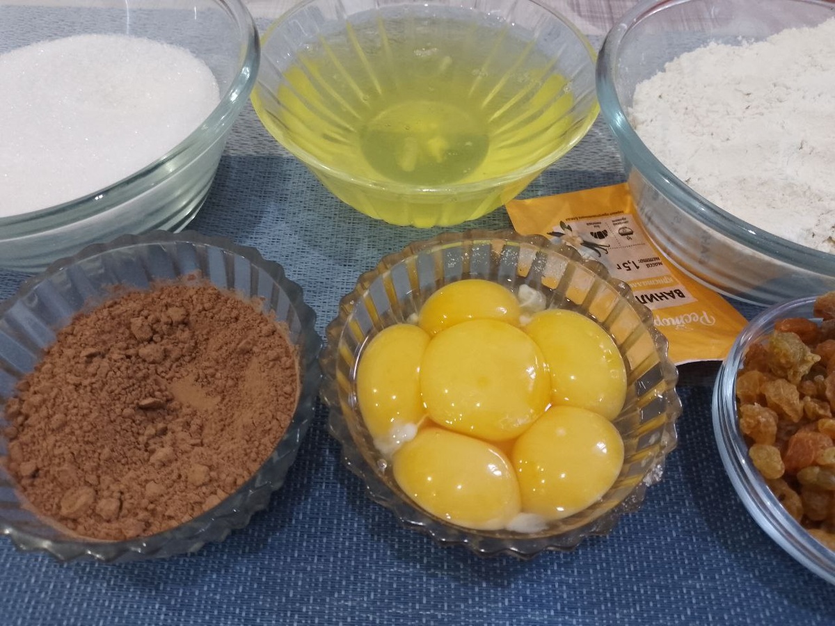 Ингредиенты для приготовления шоколадного бисквита