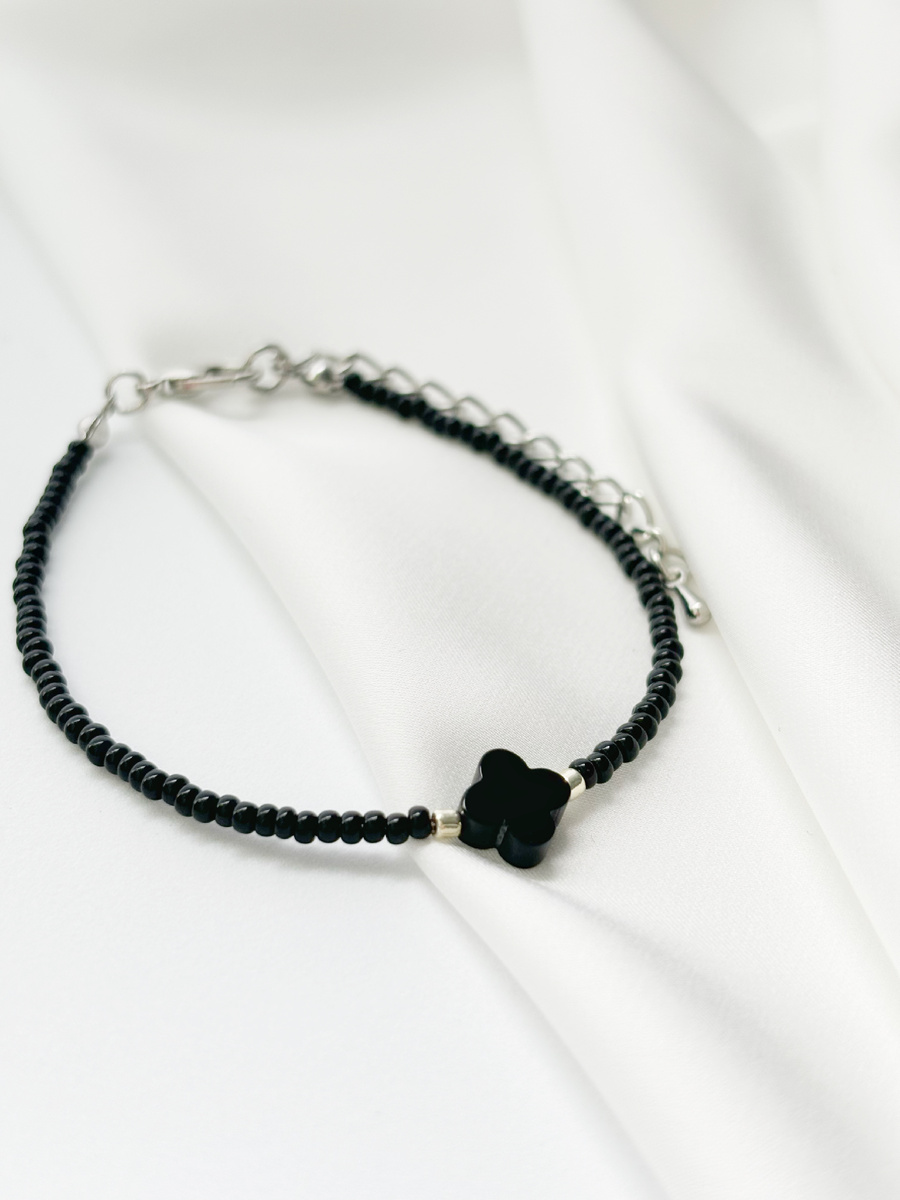 Браслет, полный таинственности и изящества. 