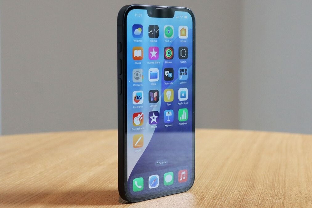     «Спасибо, не надо»: почему европейский рынок холодно встретил iPhone 16e