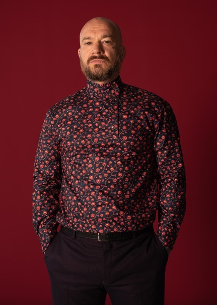 "Наши треки пахнут госзаказом
Утверждает Власов с Верхних Ларсов"(с) Бывший немецкий рэпер и художник Schokk в русской косовортке. Фото: Levelsuit