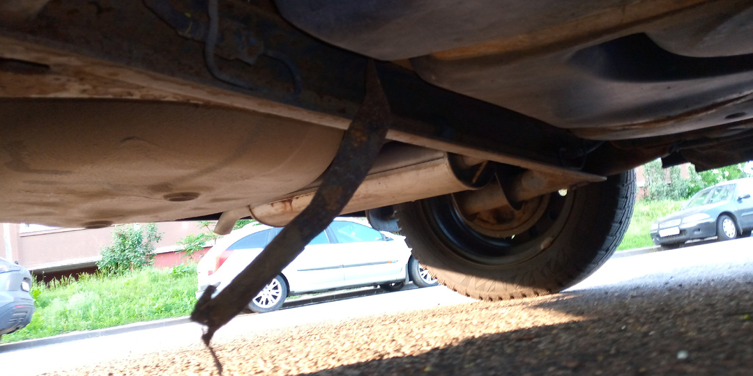 Лада Гранта - лопнул (проржавел) хомут (кронштейн) крепление бензобака