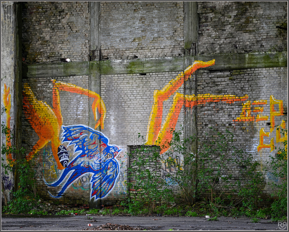 Граффити аэродрома Нойтиф. Калининградская область. Фото: Михаил Рябинин