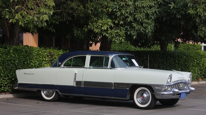 Модель Packard Patrician, с которой якобы сплагиатили ГАЗ-13. /Фото: ru.wikipedia.org