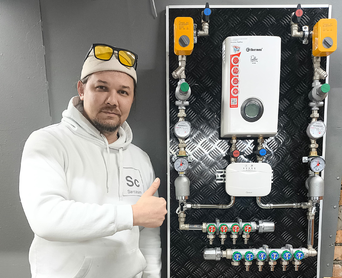 Коллекторный узел ввода (справа), Константин Тихонв - автор (слева) - не путать!