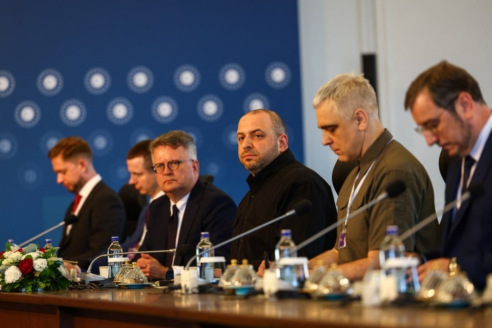    Бывший депутат Рады объяснил, почему украинская делегация не пользовалась услугами переводчика на переговорах в Стамбуле. REUTERS