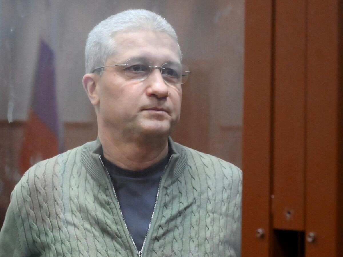    Бывший заместитель главы Минобороны РФ Тимур Иванов в Басманном суде Москвы© РИА Новости / Илья Питалев