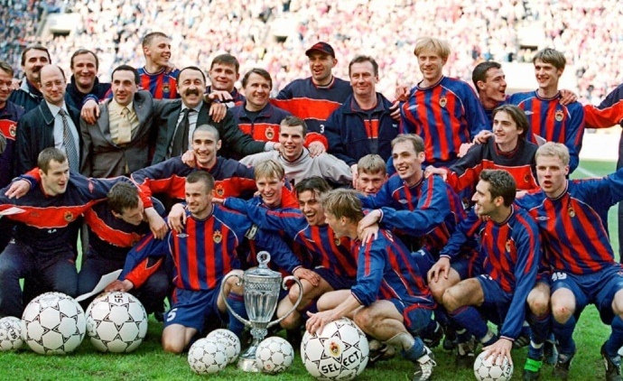 Свой первый российский Кубок футболисты ЦСКА выиграли в 2002 году.  После матча больше всех радовался автор победного гола - Андрей Соломатин, который даже отломил у трофея ручку.