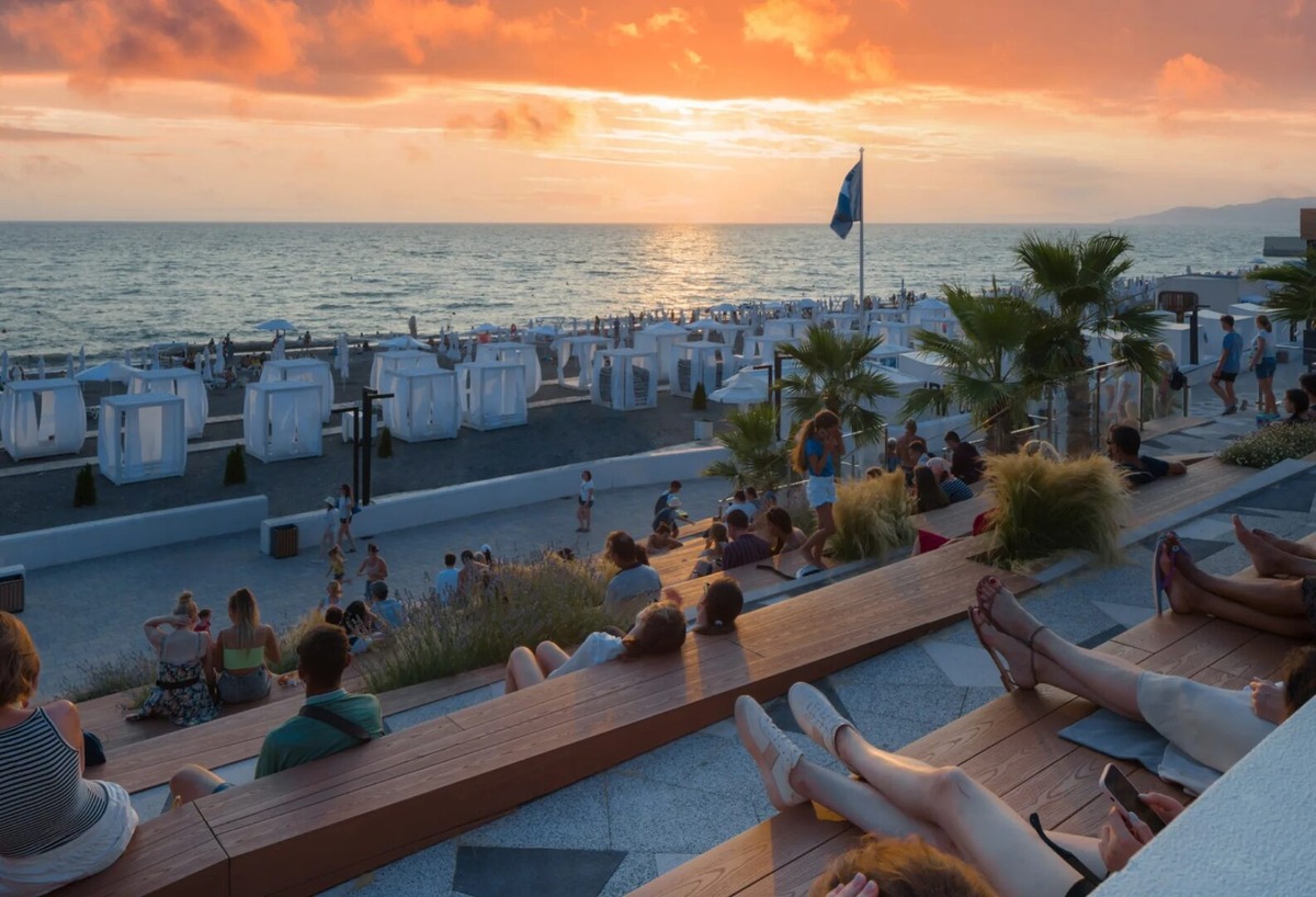 Фото с https://travel.rambler.ru/local/51110121-luchshie-plyazhi-v-sochi-obzor-besplatnyh-dikih