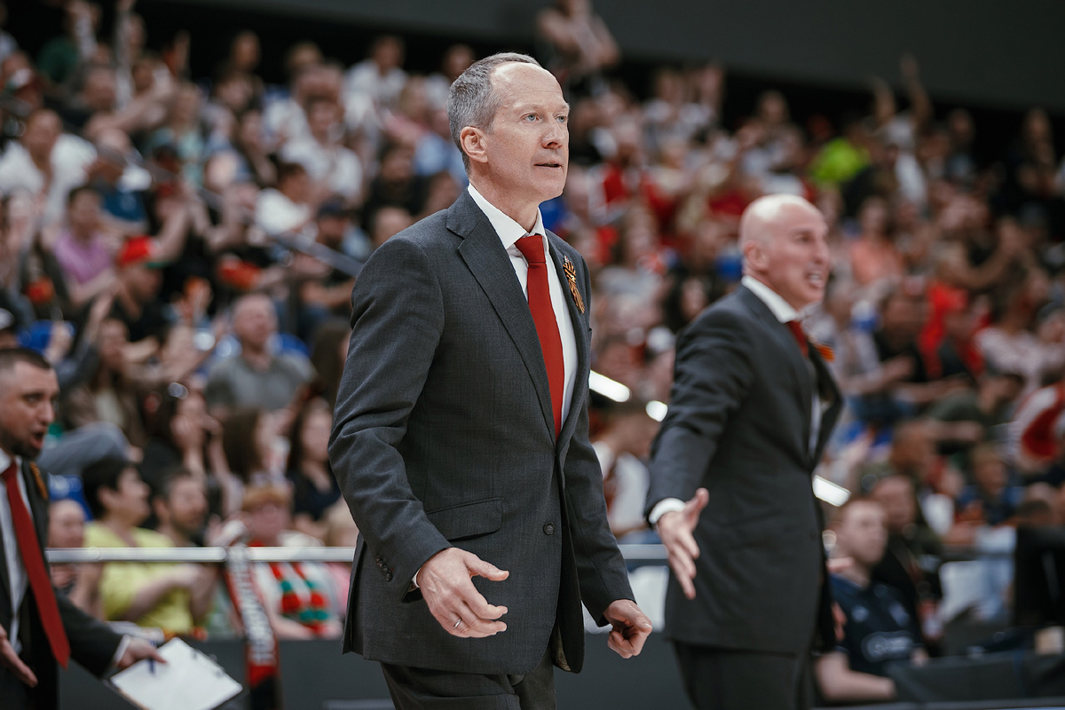 Президент и главный тренер «Локо» Андрей Ведищев