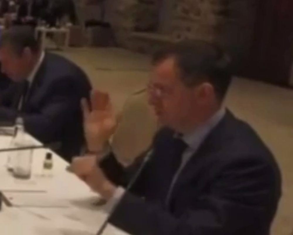   Мединский на пальцах показал, что будет с Украиной.