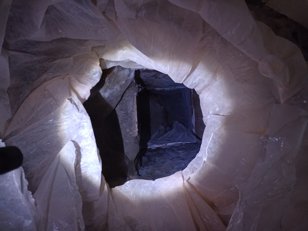 Это спуск в ледник.