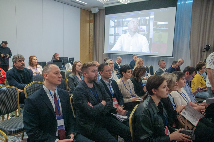    Межрегиональная конференция "Энергетика и ЖКХ. Реновация ресурсоснабжающей инфраструктуры городов" состоялась в Новосибирске 27 мая. Фото: Михаил Периков