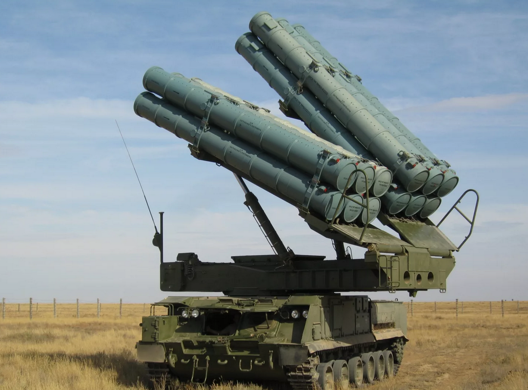 "Бук" один из наиболее самодостаточных комплексов в мире, способный действовать как самостоятельно, так и в составе позиционной группировке с обменом данными по сетям боевого управления. Фото МО-РФ