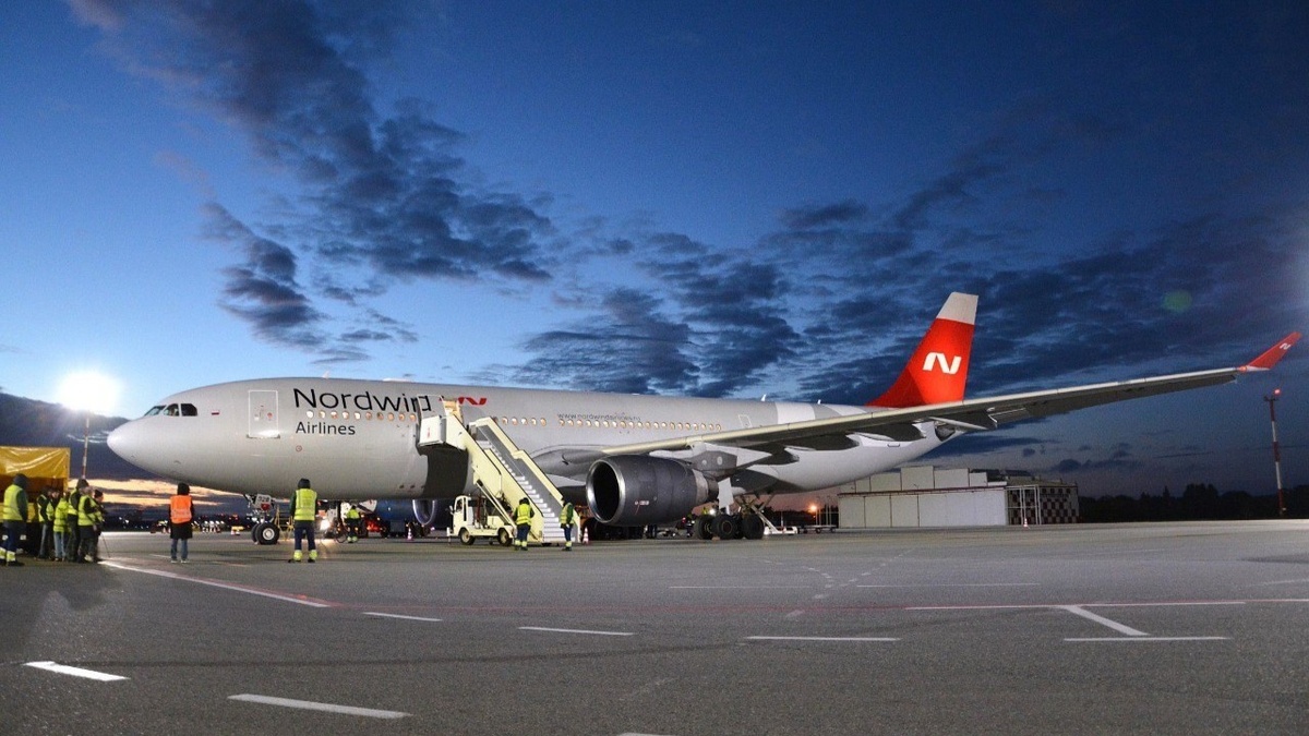    Аэропорт Нижневартовска принял на своей полосе широкофюзеляжный пассажирский самолёт