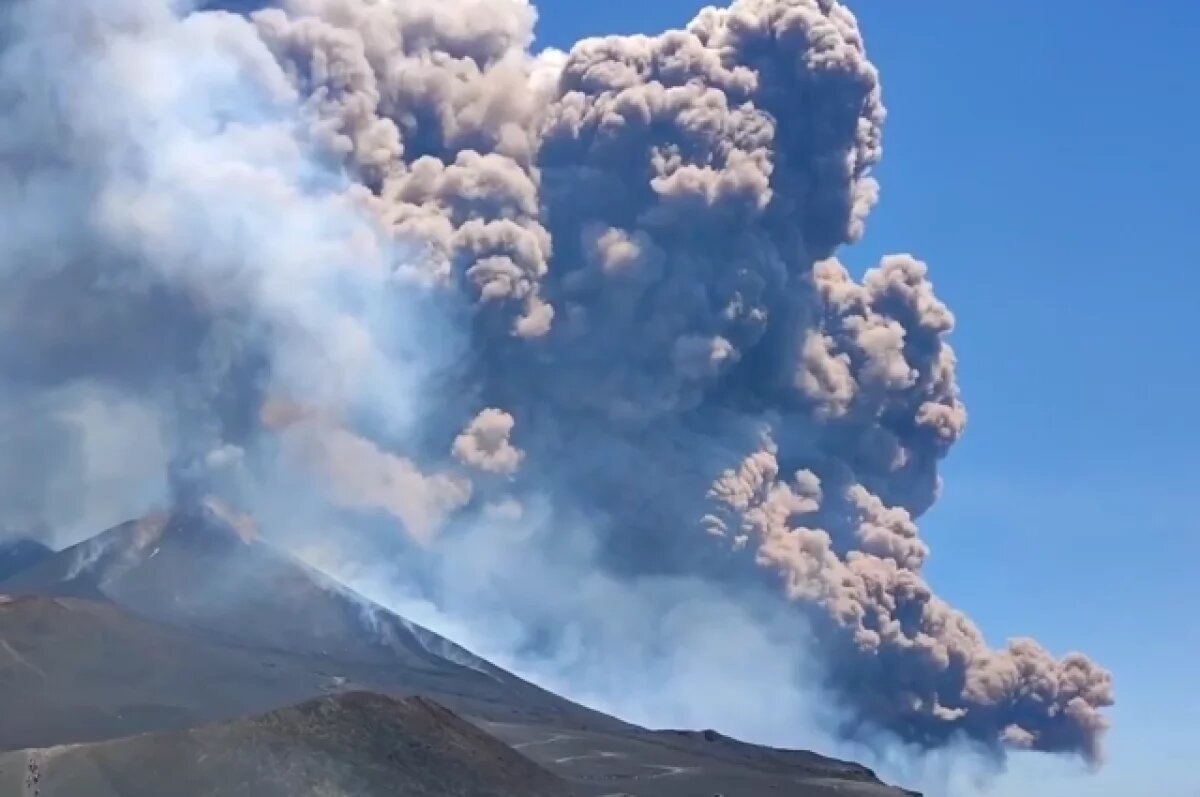    Климатолог Кокорин рассказал, что будет, когда пепел от Этны долетит до РФ