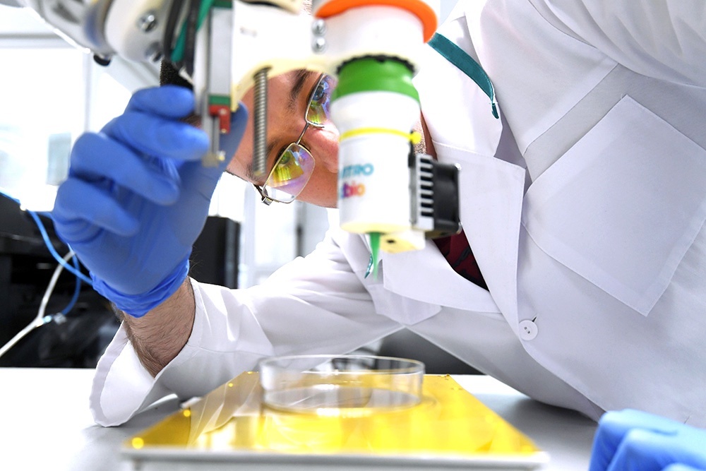    Для того чтобы совершать научные открытия, студентам необходимо новейшее оборудование. / РИА Новости