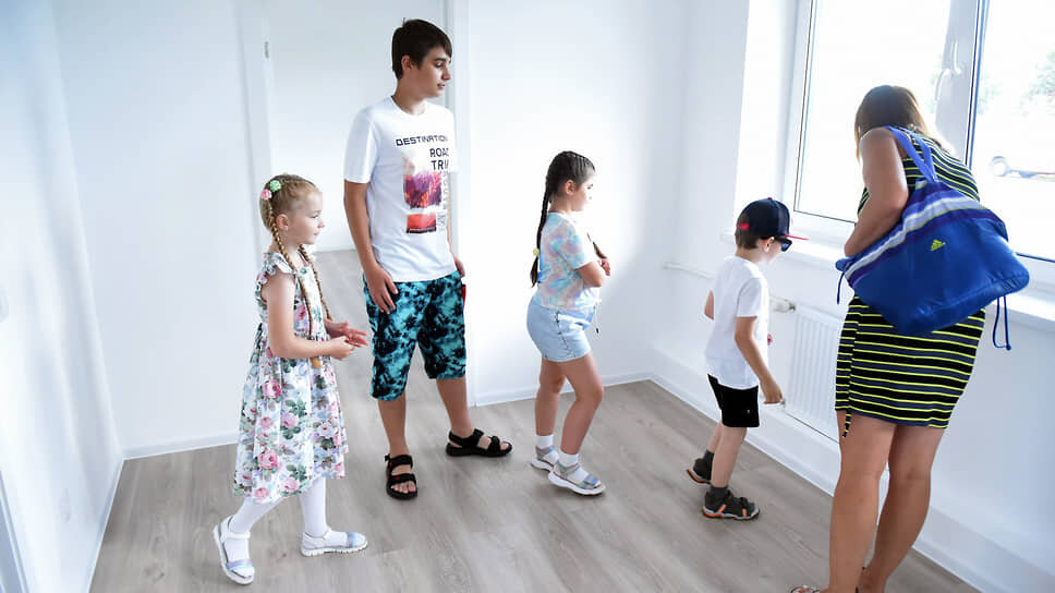 Закон, по которому многодетным семьям положено 450 тыс. руб. на погашение ипотеки, был принят в 2019 году.📷Фото: Александр Коряков / Коммерсантъ