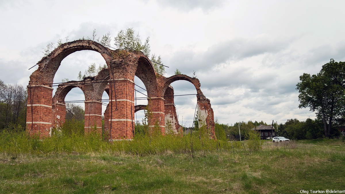 
руины церкви село Прудки © deletant