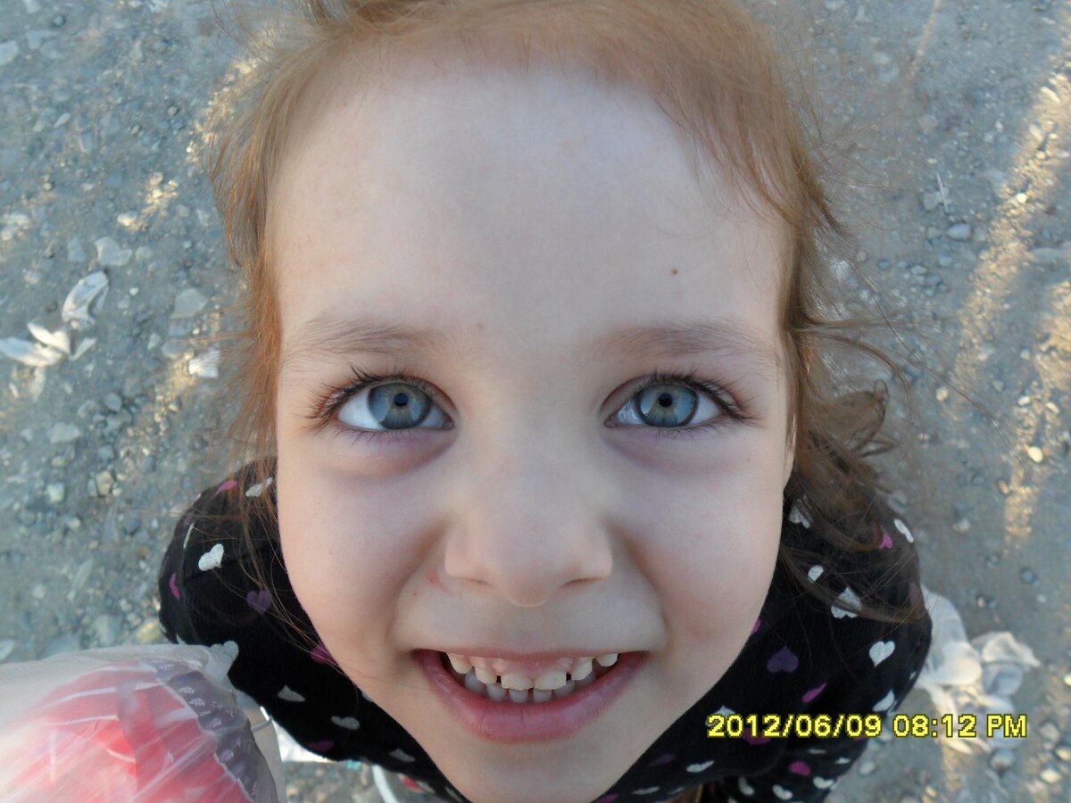 в этой публикации будут просто рандомные фото дочек. Диане 6 лет.