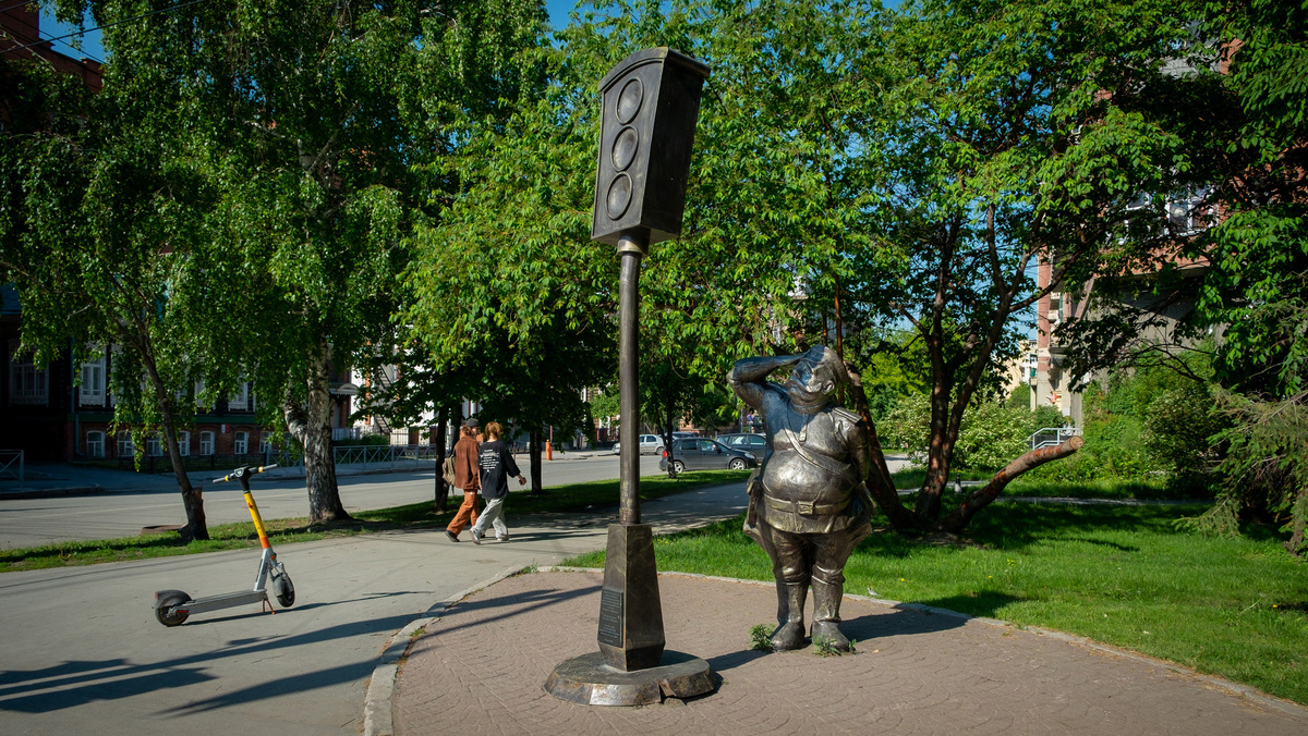 Памятник первому светофору. Новосибирск. Фотография - www.openmainphoto.ru