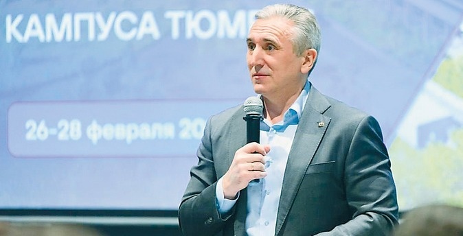 Перспективы развития региона Александр Моор связыва ет с инновациями и диверсификацией, с наукой и предпринимательством. «Кампус — это про научно-техно ло гическое творчество, про возможности выйти из учебного заведения с технологическим проектом», — рассказал губернатор на встрече со студентами / Фото Телеграм-канал Александра Моора