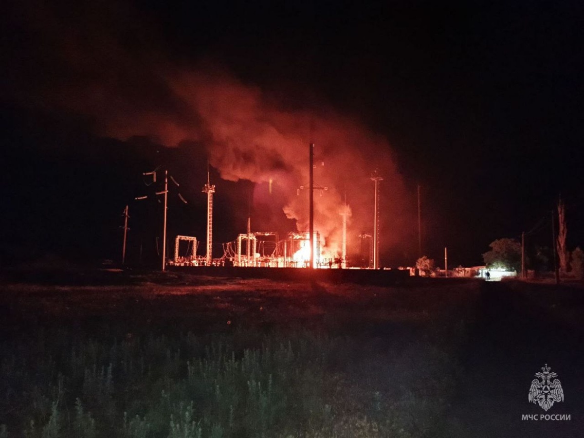    Новости Херсона и Херсонской области. Так горела подстанция в Геническе