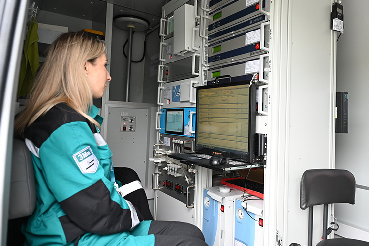    Данные с поста передаются в министерство экологии республики. Есть и мобильная экологическая лаборатория, с помощью которой делают пробы воздуха до 6 раз в сутки на границе СЗЗ