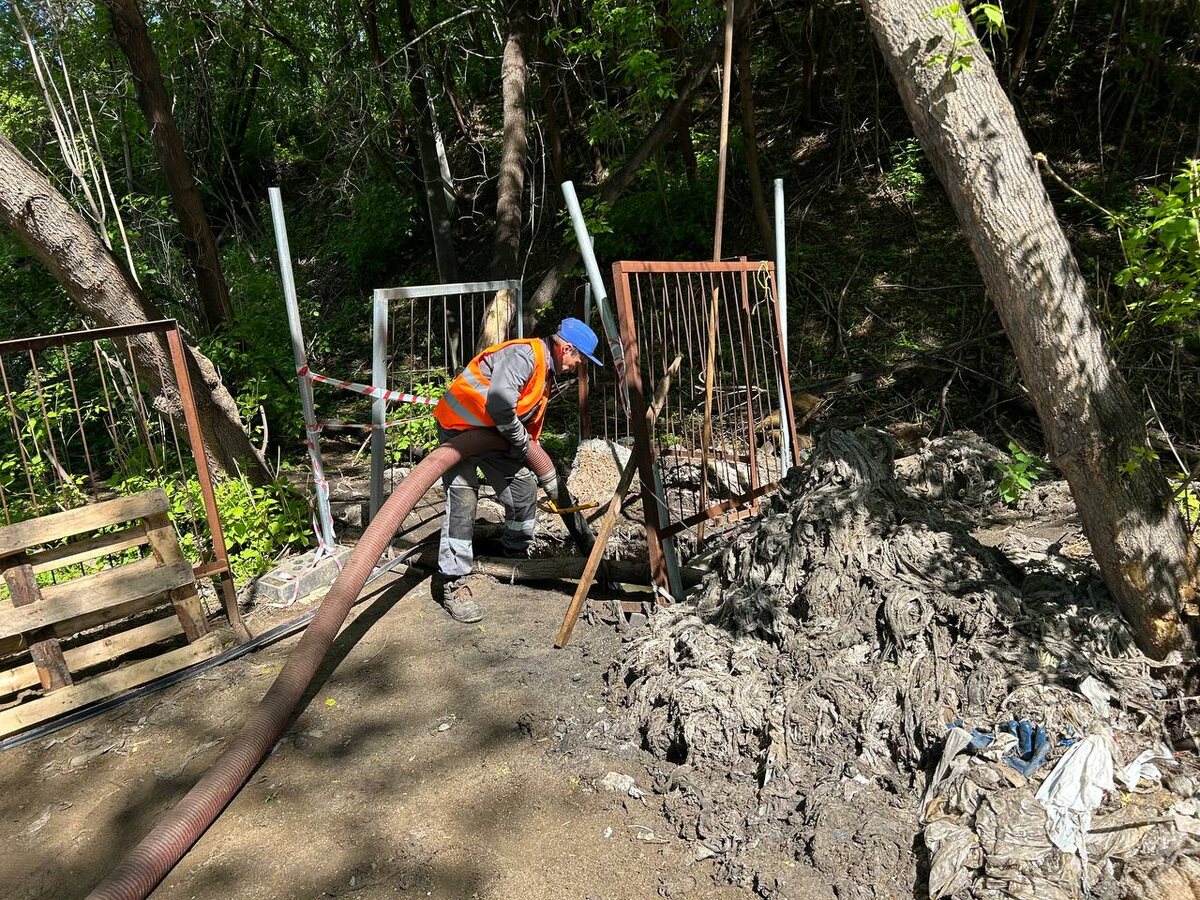 Очистка трубы диаметром 1200 мм