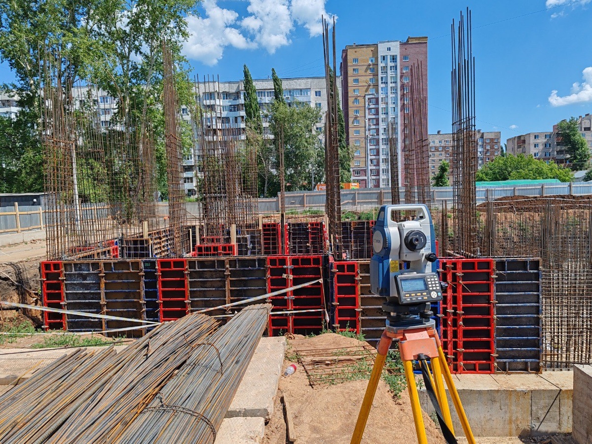 Работа геоедезиста на объекте.