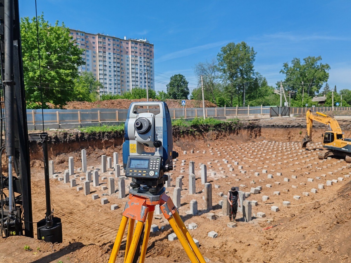 *Съемка при строительстве.