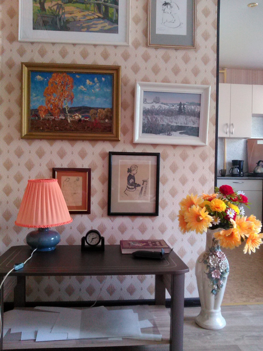 Фото автора. Коллекция работ куйбышевских художников.