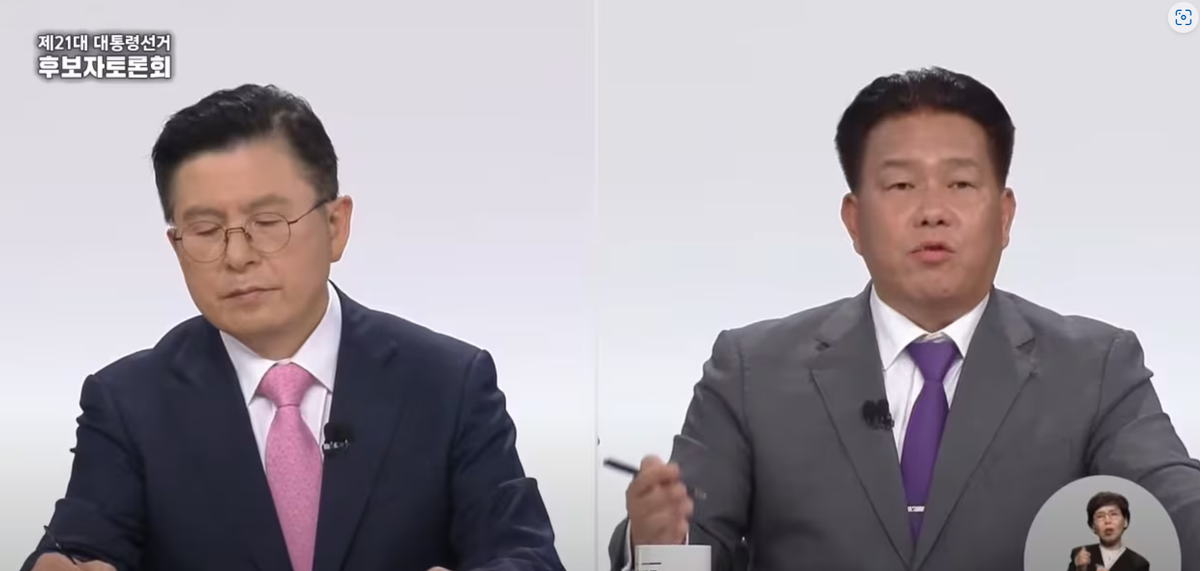 Сон Чжин Хо (справа) на дебатах