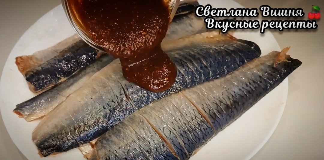 "Даже не знаю, что вкуснее рыба или лук..."Самый обсуждаемый рецепт сельди на моём канале. И моё мнение в спорах о вкусовых пристрастиях.