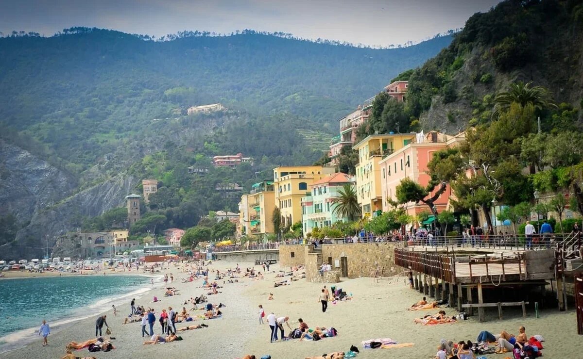    Сколько ждать шенгенскую визу летом и что делать обладателям пятилетних загранпаспортов