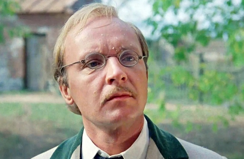 Кадр из фильма «Жестокий романс» (1984). Скриншот.