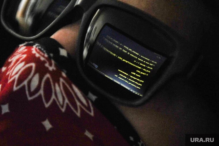 Мошенники пытались получить код из СМС-сообщения. Фото: Вадим Ахметов © URA.RU