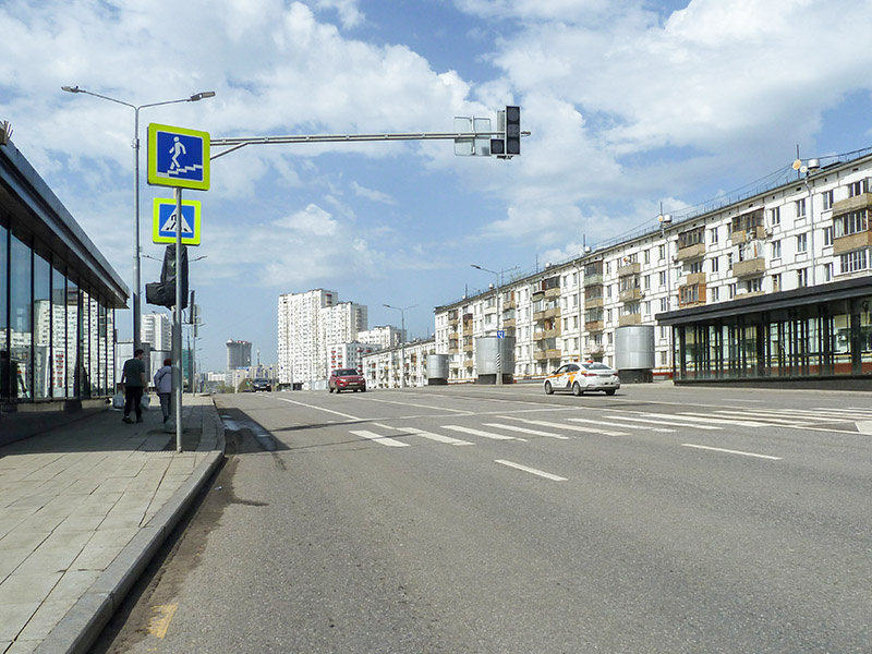 улица Каховка в сторону центра