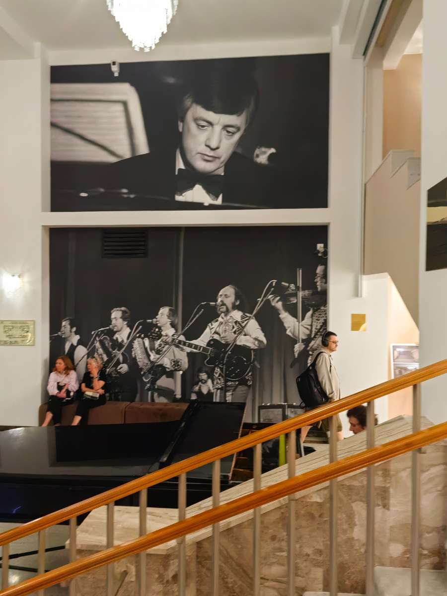 Раймонд, Верасы. Или это Сябры?))