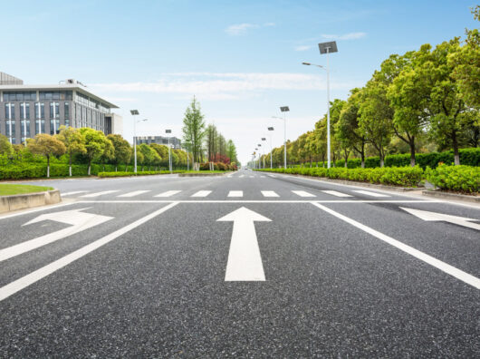    дорожная разметка // фото: Изображение от evening_lao на Freepik