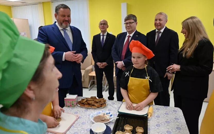    Ребята из центра «Адели» в Глазове научили министра труда России готовить перепечи