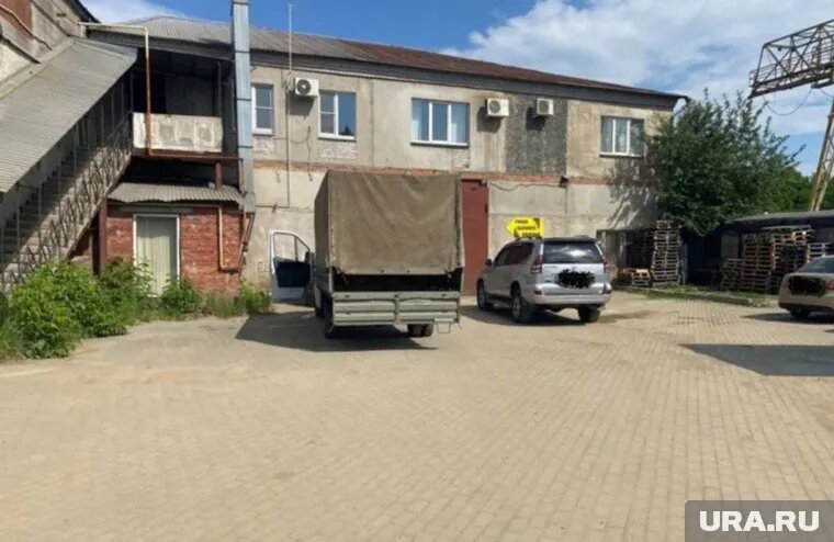 На складе продолжаются следственные мероприятия. Фото: Павел Сидоров © URA.RU