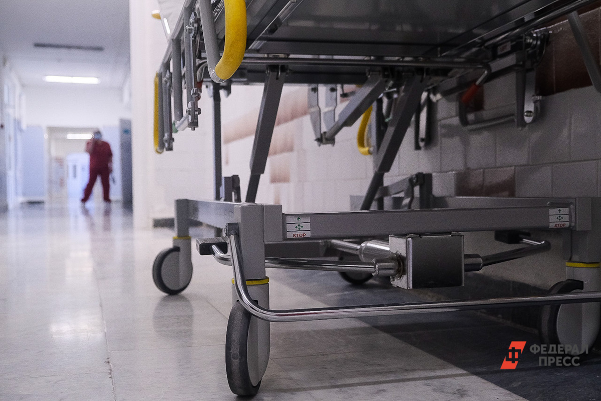 Ребенок прикован к кровати и питается через гастростому.  Фото: Фото: ФедералПресс / Полина Зиновьева