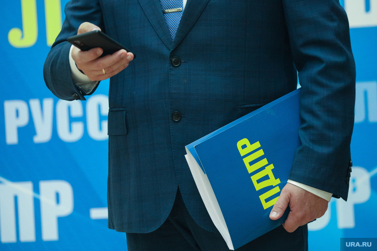 ЛДПР выступила в качестве инициатора отмены пенсий для мигрантов. Фото: Алексей_Гайнов © URA.RU